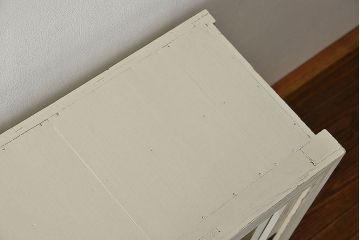 アンティーク家具　アンティークペイント　かわいい横長収納棚(飾り棚、食器棚)