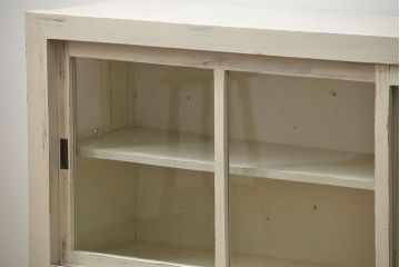 アンティーク家具　アンティークペイント　かわいい横長収納棚(飾り棚、食器棚)