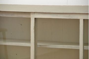 アンティーク家具　アンティークペイント　かわいい横長収納棚(飾り棚、食器棚)
