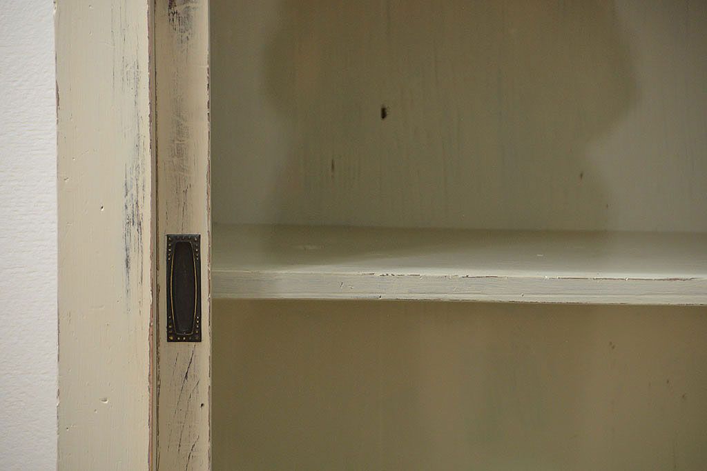 アンティーク家具　アンティークペイント　かわいい横長収納棚(飾り棚、食器棚)