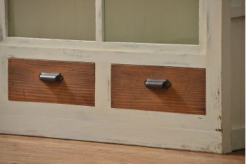 アンティーク家具　アンティークペイント　かわいい横長収納棚(飾り棚、食器棚)