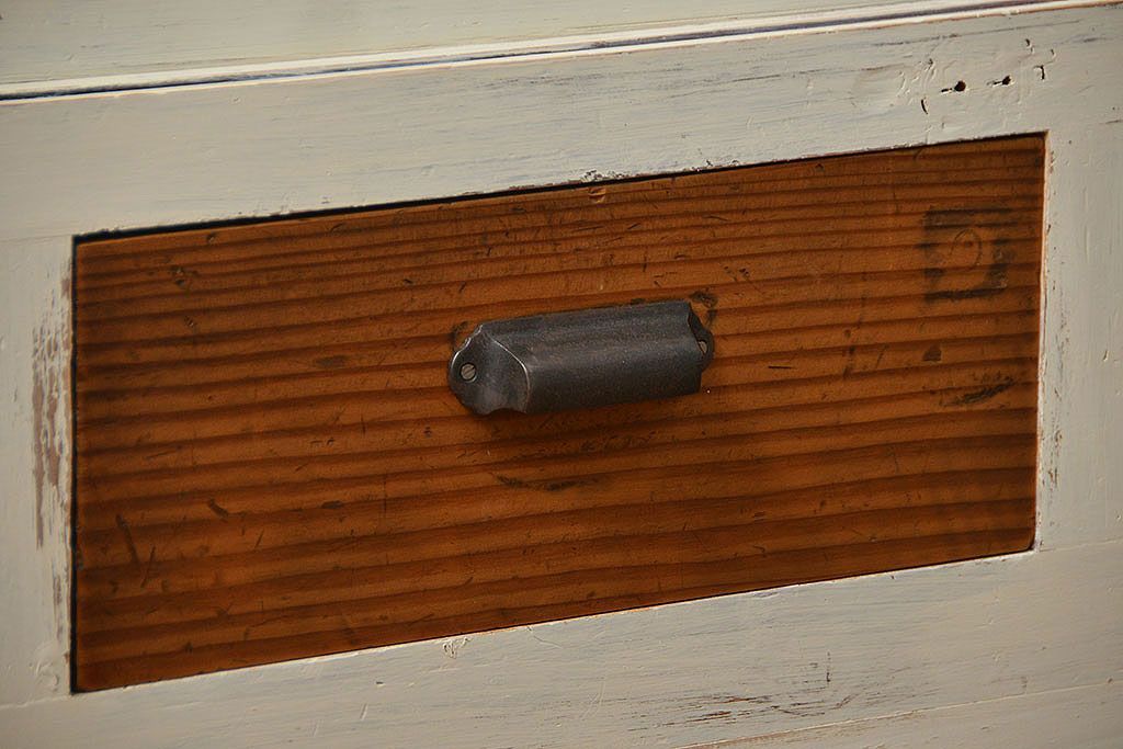 アンティーク家具　アンティークペイント　かわいい横長収納棚(飾り棚、食器棚)