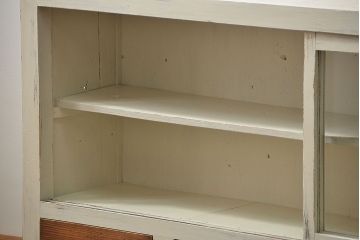 アンティーク家具　アンティークペイント　かわいい横長収納棚(飾り棚、食器棚)