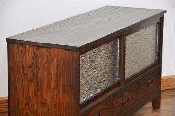 アンティーク家具　アンティーク シックなダイヤガラス　脚付きローボード(テレビ台、TVボード)
