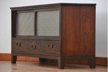 アンティーク家具　アンティーク シックなダイヤガラス　脚付きローボード(テレビ台、TVボード)