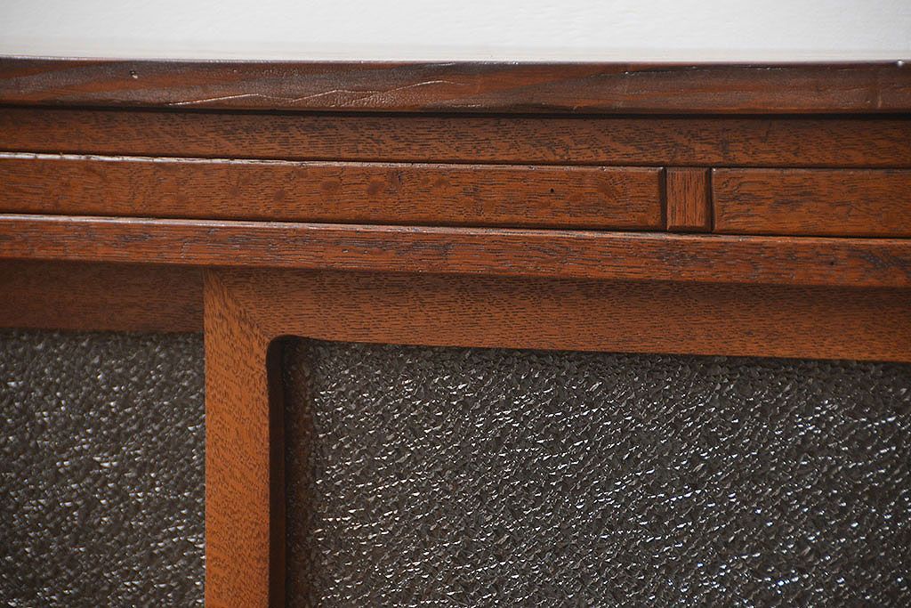 レトロ家具　昭和レトロ アンティークダイヤガラス　脚付きローボード(テレビ台、テレビボード)