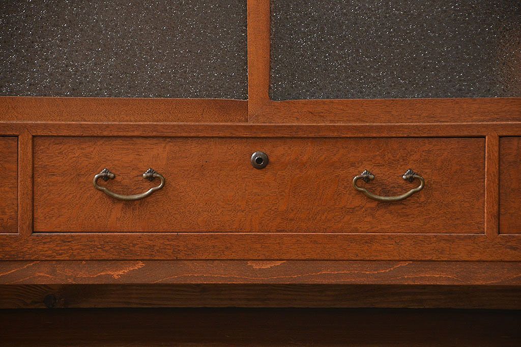 レトロ家具　昭和レトロ アンティークダイヤガラス　脚付きローボード(テレビ台、テレビボード)