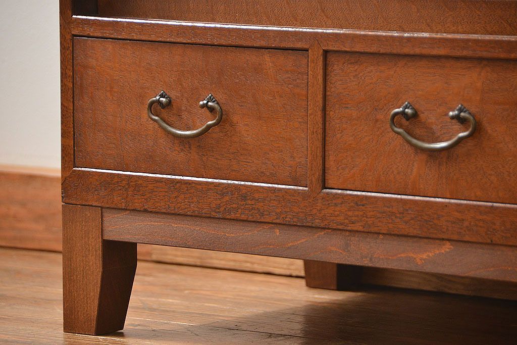 レトロ家具　昭和レトロ アンティークダイヤガラス　脚付きローボード(テレビ台、テレビボード)