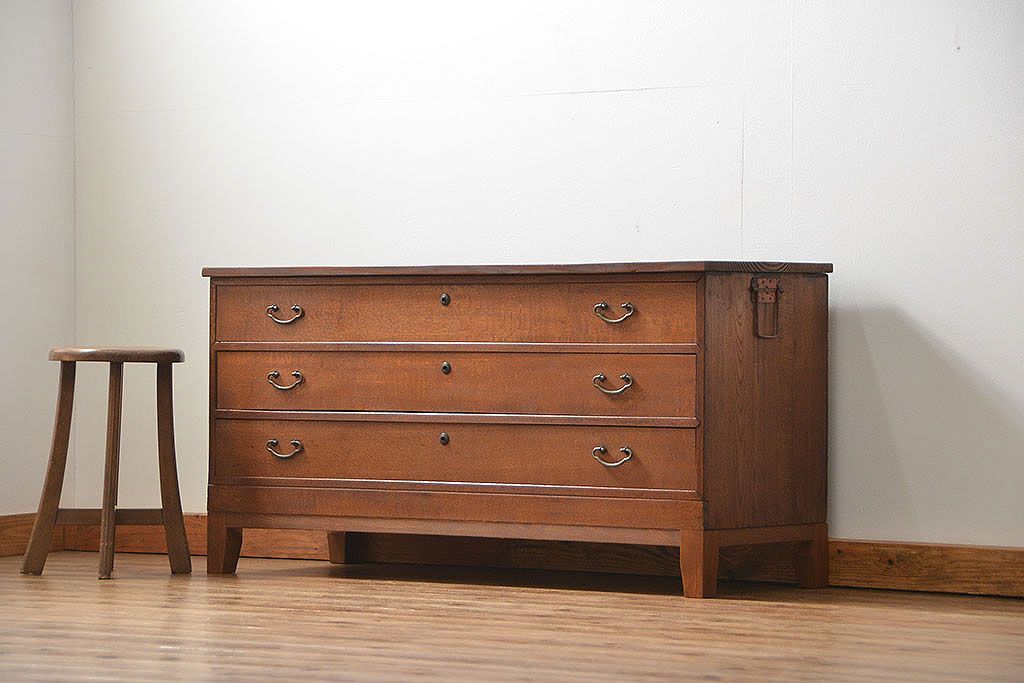 レトロ家具　昭和レトロ 脚付き!古い木のシンプルなローチェスト(ローボード・箪笥)