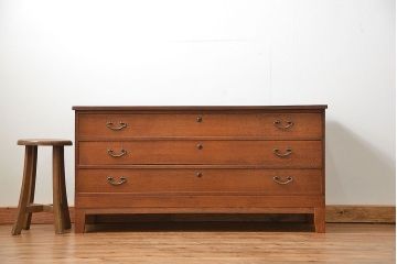 レトロ家具　昭和レトロ 脚付き!古い木のシンプルなローチェスト(ローボード・箪笥)