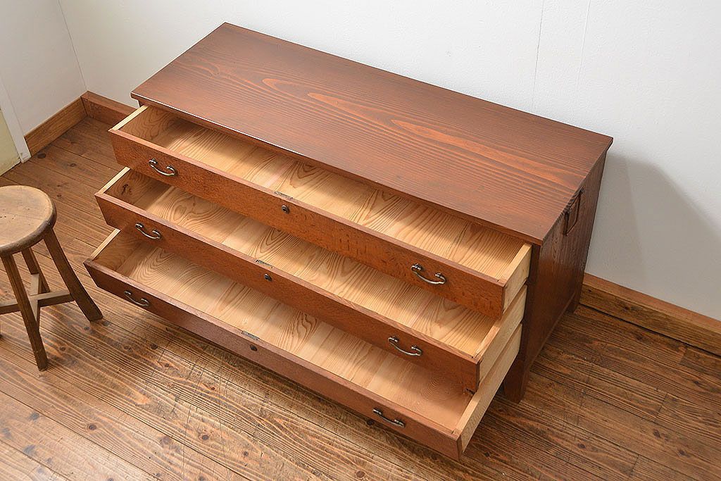 レトロ家具　昭和レトロ 脚付き!古い木のシンプルなローチェスト(ローボード・箪笥)
