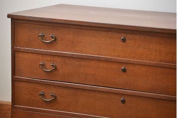 レトロ家具　昭和レトロ 脚付き!古い木のシンプルなローチェスト(ローボード・箪笥)