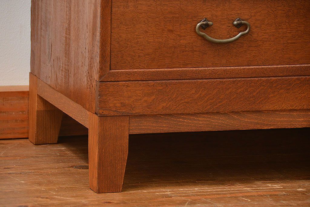 レトロ家具　昭和レトロ 脚付き!古い木のシンプルなローチェスト(ローボード・箪笥)