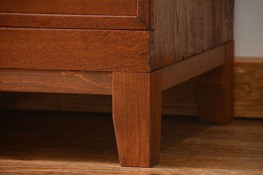 レトロ家具　昭和レトロ 脚付き!古い木のシンプルなローチェスト(ローボード・箪笥)