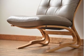 中古 展示・美品　カリモク　レトロモダン　WDモデル革張りソファー(4) 定価約12万円