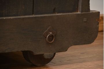 アンティーク家具　古民具・骨董 江戸期　前面欅材　素晴らしい状態の米沢車箪笥　(帳場箪笥、船箪笥)