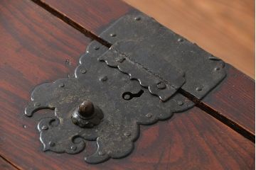 アンティーク家具　古民具・骨董 江戸期　前面欅材　素晴らしい状態の米沢車箪笥　(帳場箪笥、船箪笥)