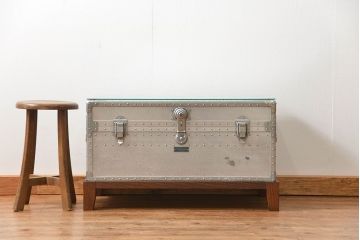 アンティーク家具　アンティーク センターテーブル仕様のジェラルミントランク