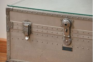 アンティーク家具　アンティーク センターテーブル仕様のジェラルミントランク