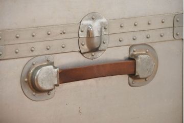アンティーク家具　アンティーク センターテーブル仕様のジェラルミントランク