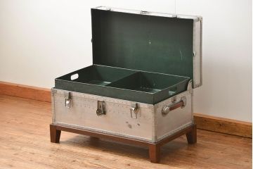 アンティーク家具　アンティーク センターテーブル仕様のジェラルミントランク