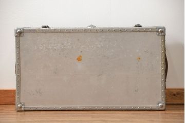 アンティーク家具　アンティーク センターテーブル仕様のジェラルミントランク
