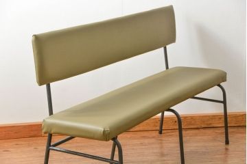 レトロ家具　昭和レトロ シンプルな鉄脚ベンチ(長椅子、長イス)