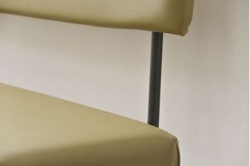 レトロ家具　昭和レトロ シンプルな鉄脚ベンチ(長椅子、長イス)