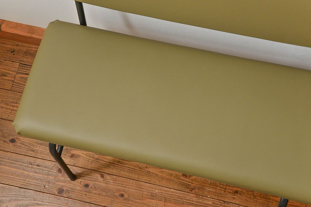 レトロ家具　昭和レトロ シンプルな鉄脚ベンチ(長椅子、長イス)