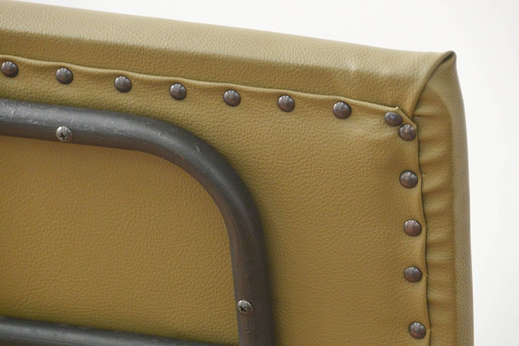 レトロ家具　昭和レトロ シンプルな鉄脚ベンチ(長椅子、長イス)