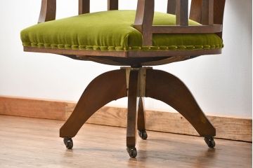 アンティーク家具　アンティーク 古いナラ材のかわいい回転イス(デスクチェア、ドクターチェア、椅子)