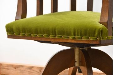 アンティーク家具　アンティーク 古いナラ材のかわいい回転イス(デスクチェア、ドクターチェア、椅子)