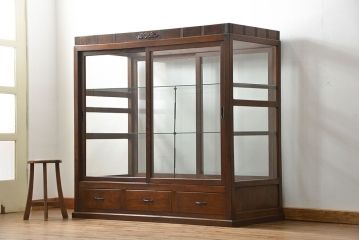 アンティーク家具 アンティーク 特大!古いタモ材 両面開きの上質なガラスケース(ショーケース、飾り棚、陳列棚)