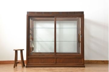 アンティーク家具 アンティーク 特大!古いタモ材 両面開きの上質なガラスケース(ショーケース、飾り棚、陳列棚)