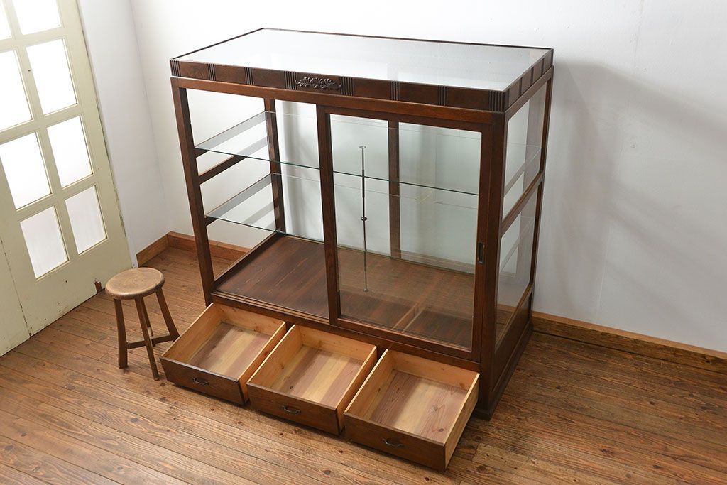アンティーク家具 アンティーク 特大!古いタモ材 両面開きの上質なガラスケース(ショーケース、飾り棚、陳列棚)