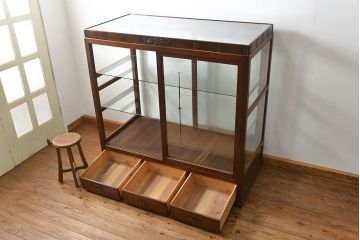 アンティーク家具 アンティーク 特大!古いタモ材 両面開きの上質なガラスケース(ショーケース、飾り棚、陳列棚)