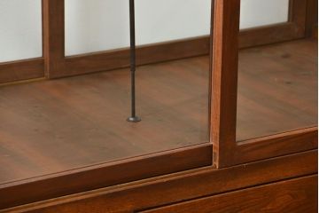 アンティーク家具 アンティーク 特大!古いタモ材 両面開きの上質なガラスケース(ショーケース、飾り棚、陳列棚)