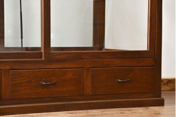 アンティーク家具 アンティーク 特大!古いタモ材 両面開きの上質なガラスケース(ショーケース、飾り棚、陳列棚)