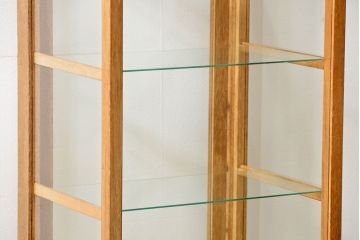 レトロ家具　昭和レトロ 縦型のアンティークガラスケース(ショーケース、飾り棚)