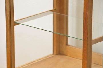 レトロ家具　昭和レトロ 縦型のアンティークガラスケース(ショーケース、飾り棚)