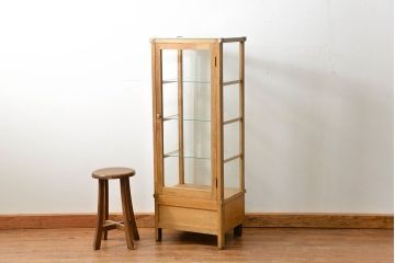 レトロ家具　昭和レトロ 縦型のアンティークガラスケース(ショーケース、飾り棚)