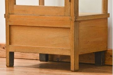 レトロ家具　昭和レトロ 縦型のアンティークガラスケース(ショーケース、飾り棚)