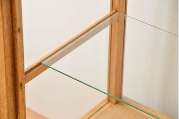 レトロ家具　昭和レトロ 縦型のアンティークガラスケース(ショーケース、飾り棚)