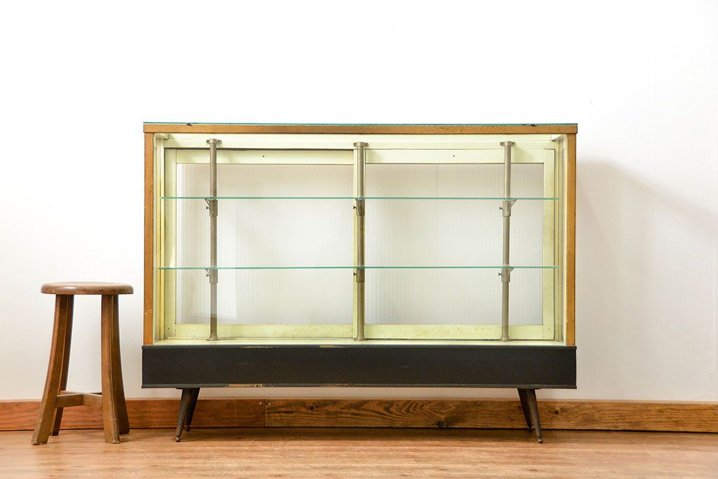 レトロ家具　アンティーク レトロな薄型ガラスケース(1) (ショーケース、飾り棚)