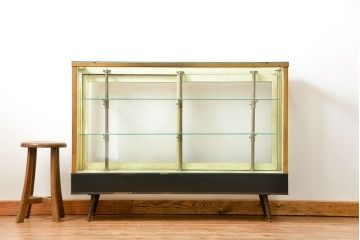 レトロ家具　アンティーク レトロな薄型ガラスケース(1) (ショーケース、飾り棚)
