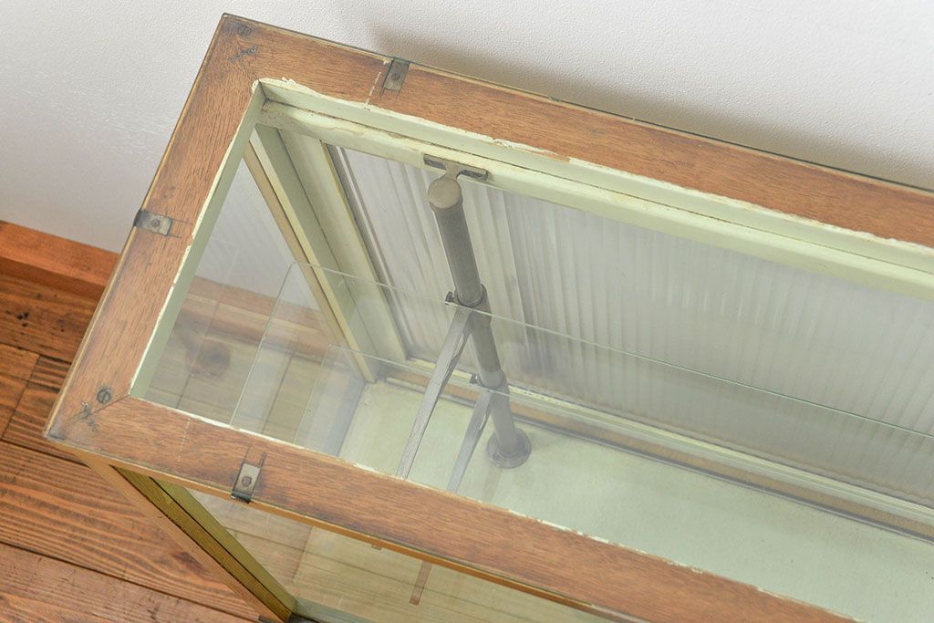 レトロ家具　アンティーク レトロな薄型ガラスケース(1) (ショーケース、飾り棚)