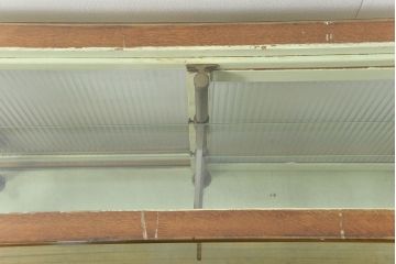 レトロ家具　アンティーク レトロな薄型ガラスケース(1) (ショーケース、飾り棚)