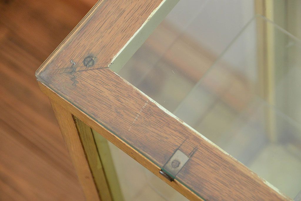 レトロ家具　アンティーク レトロな薄型ガラスケース(1) (ショーケース、飾り棚)