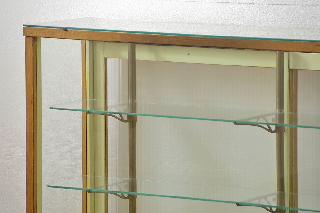 レトロ家具　アンティーク レトロな薄型ガラスケース(1) (ショーケース、飾り棚)