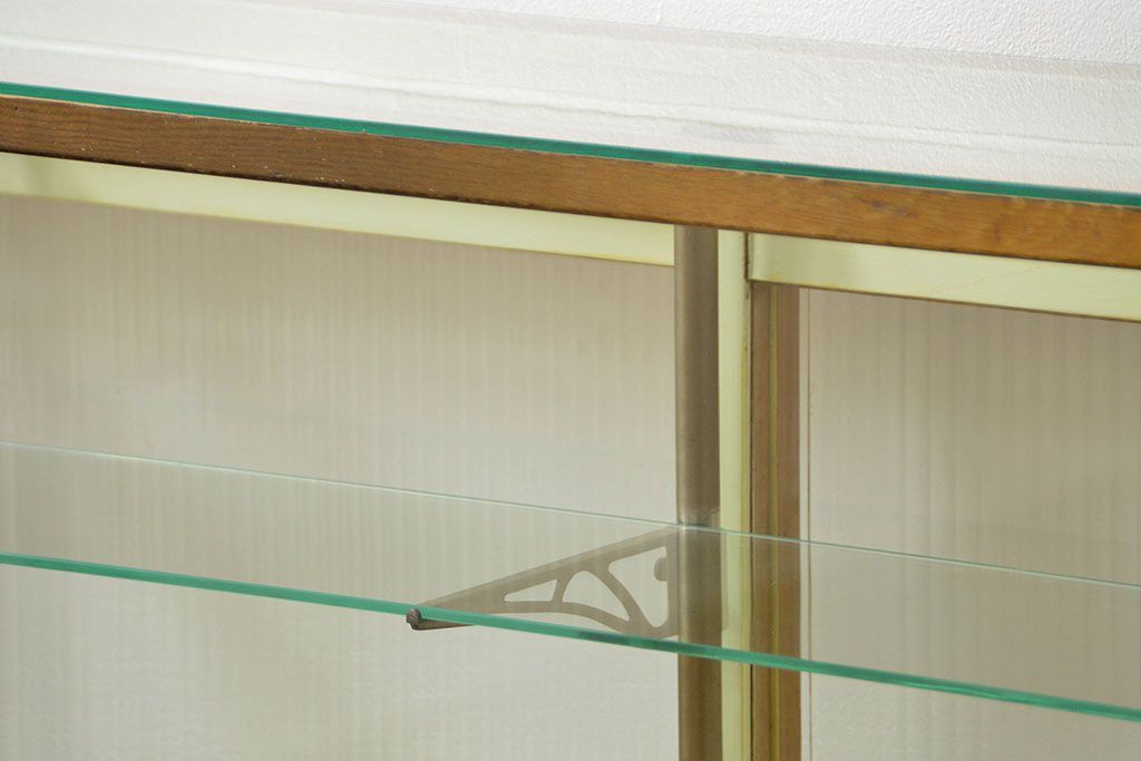 レトロ家具　アンティーク レトロな薄型ガラスケース(1) (ショーケース、飾り棚)